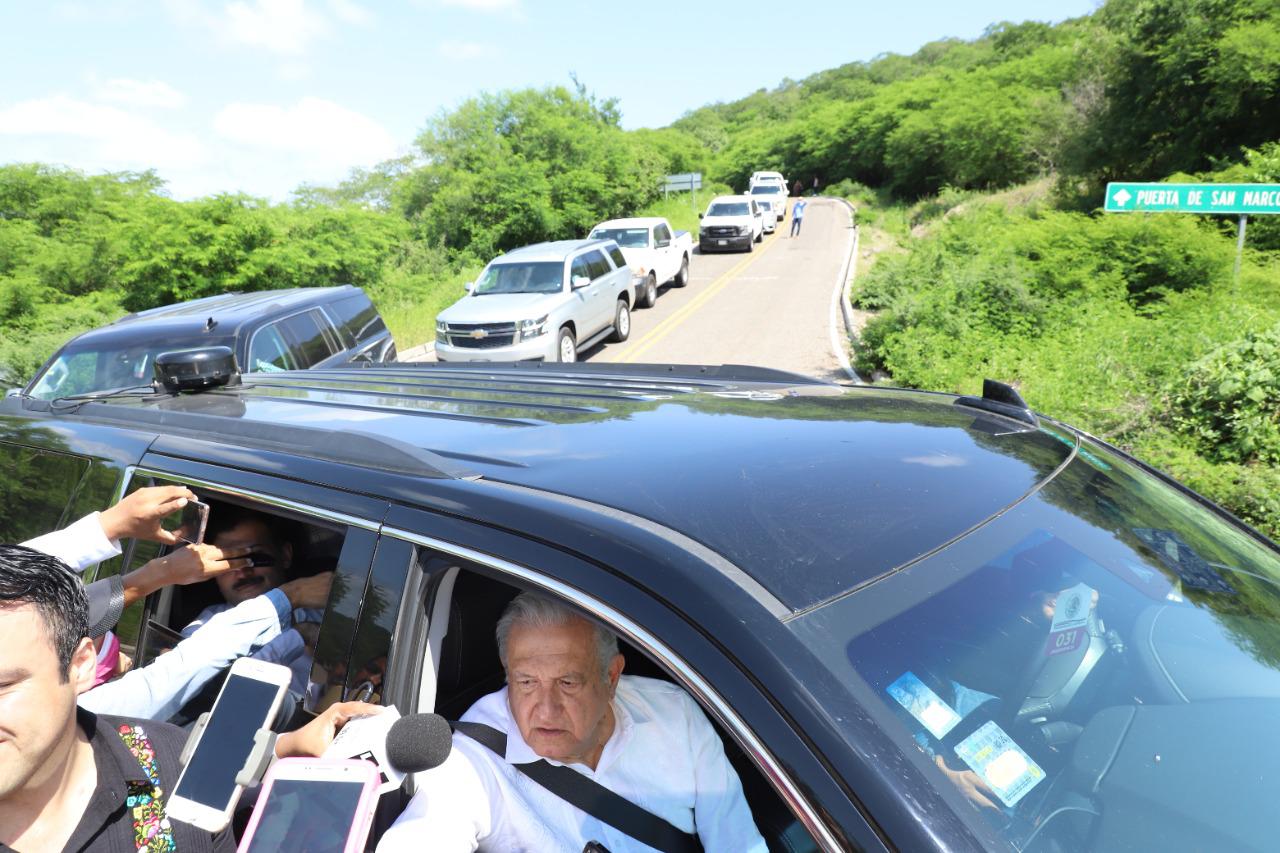 $!AMLO visita la Presa Picachos y promete concluir distrito de riego y producir energía eléctrica