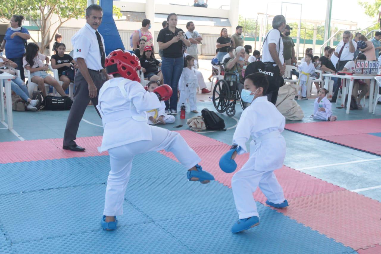 $!Verónica López domina en formas y combate en la Copa Anual Regional de Karate Noroeste