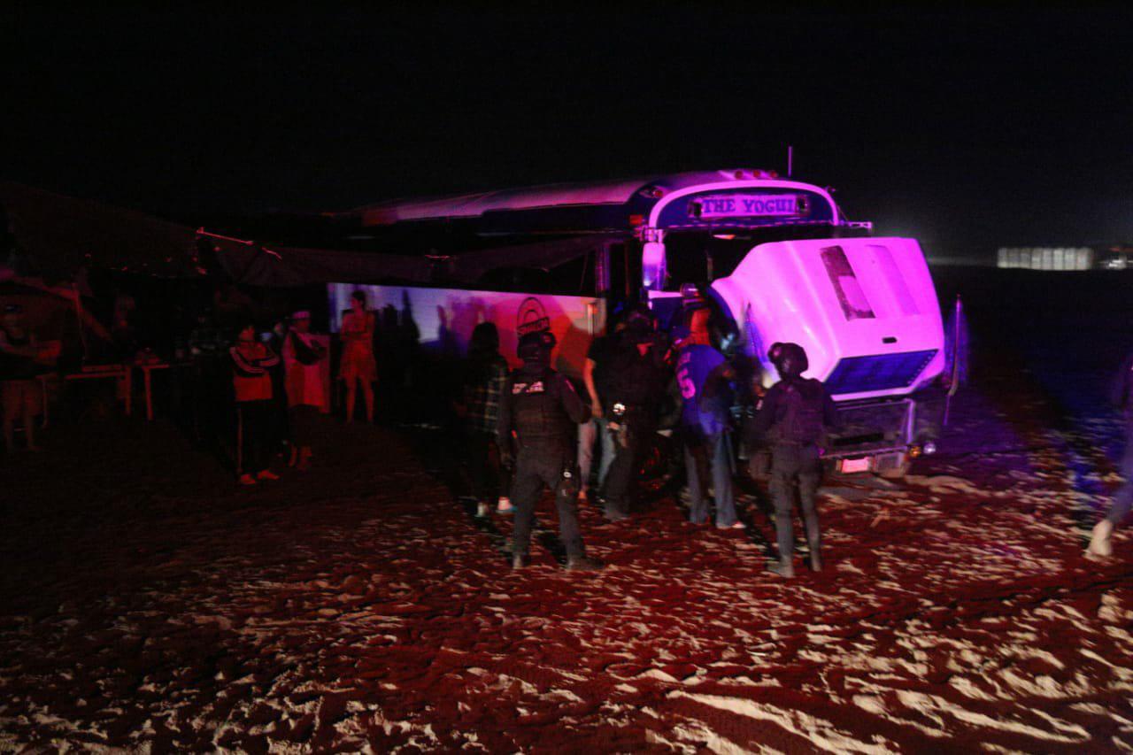 $!Policía estatal retira a campistas de playas de Navolato