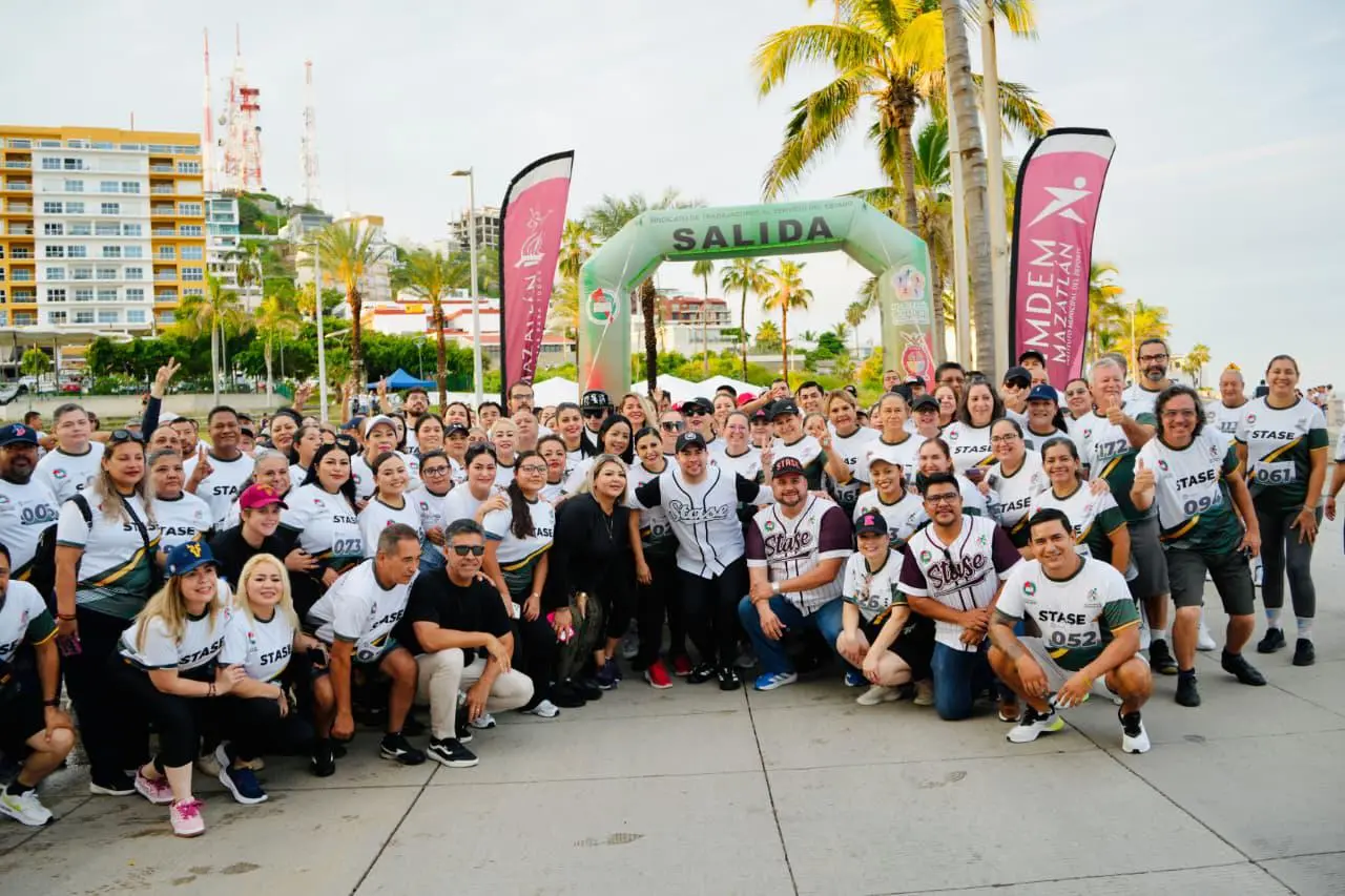 $!Más de 300 trabajadores se unen en la Caminata STASE 2026 sobre el Malecón de Mazatlán