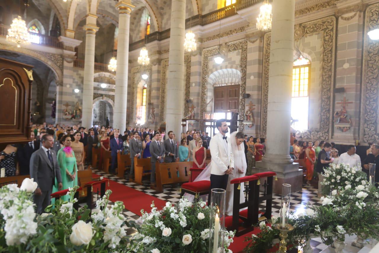 $!Ana Sofía Ley y Quirino Ordaz Fuentes se dan el sí ante el altar