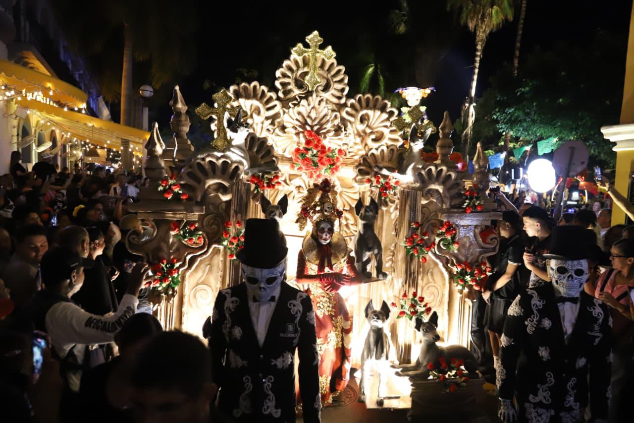 $!Mazatlán celebra la ‘Noche de Esperanza’ con arte y callejoneada de Día de Muertos