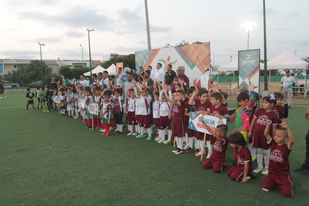 $!Inauguran en Mazatlán Campeonato Estatal de Futbol Chupones