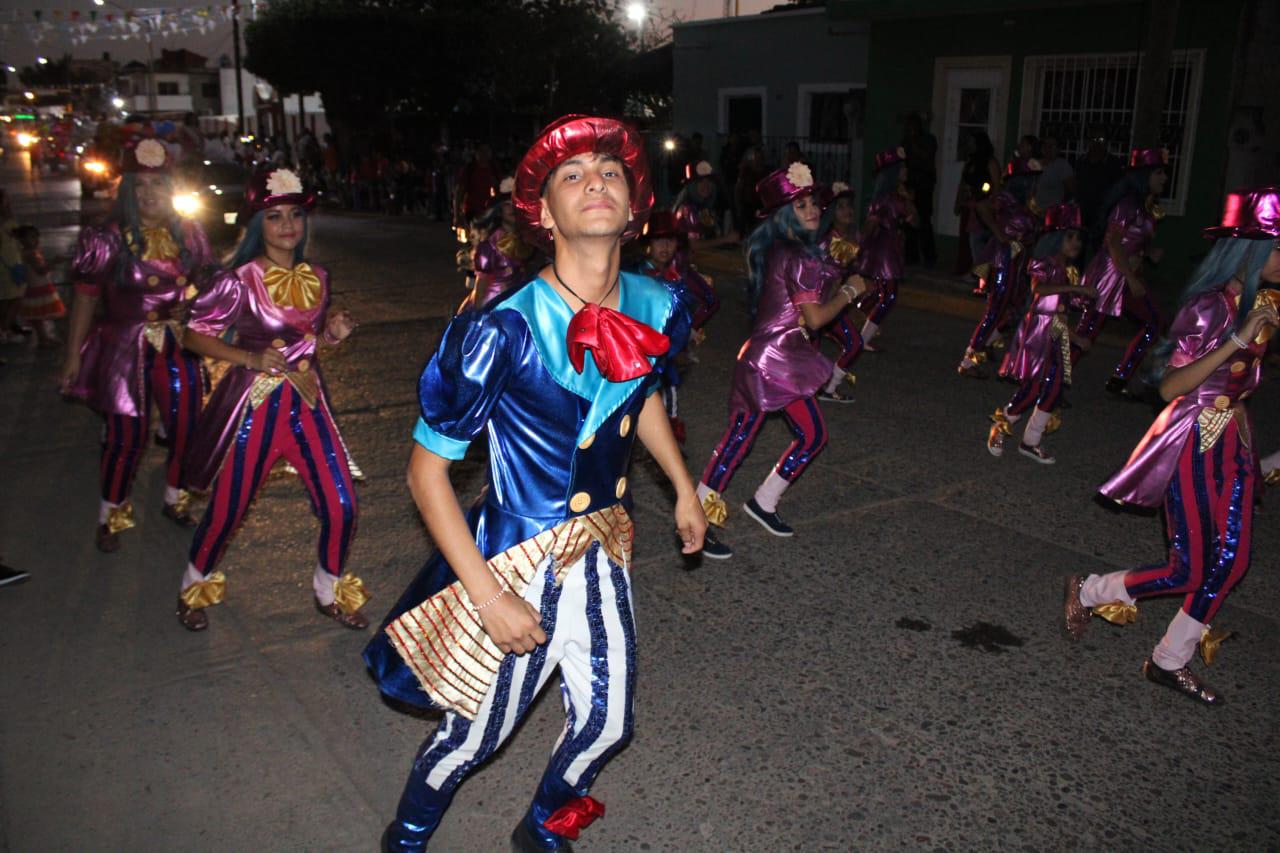 $!Disfrutan familias del desfile real del Carnaval de Rosario 2024