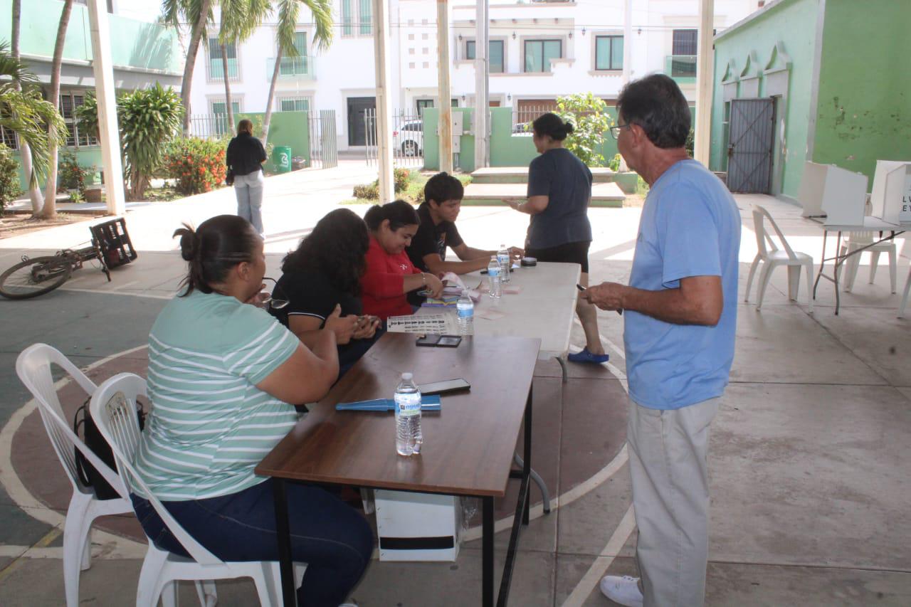 $!En Rosario, entre contratiempos, dudas y lenta participación se realiza elección Judicial