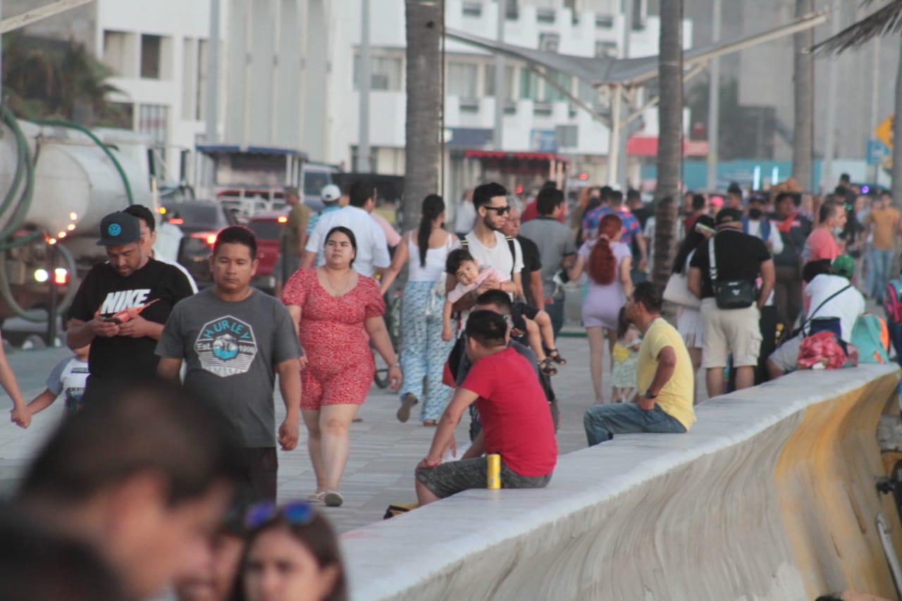 $!Así vivió Mazatlán la noche del Domingo de Pascua