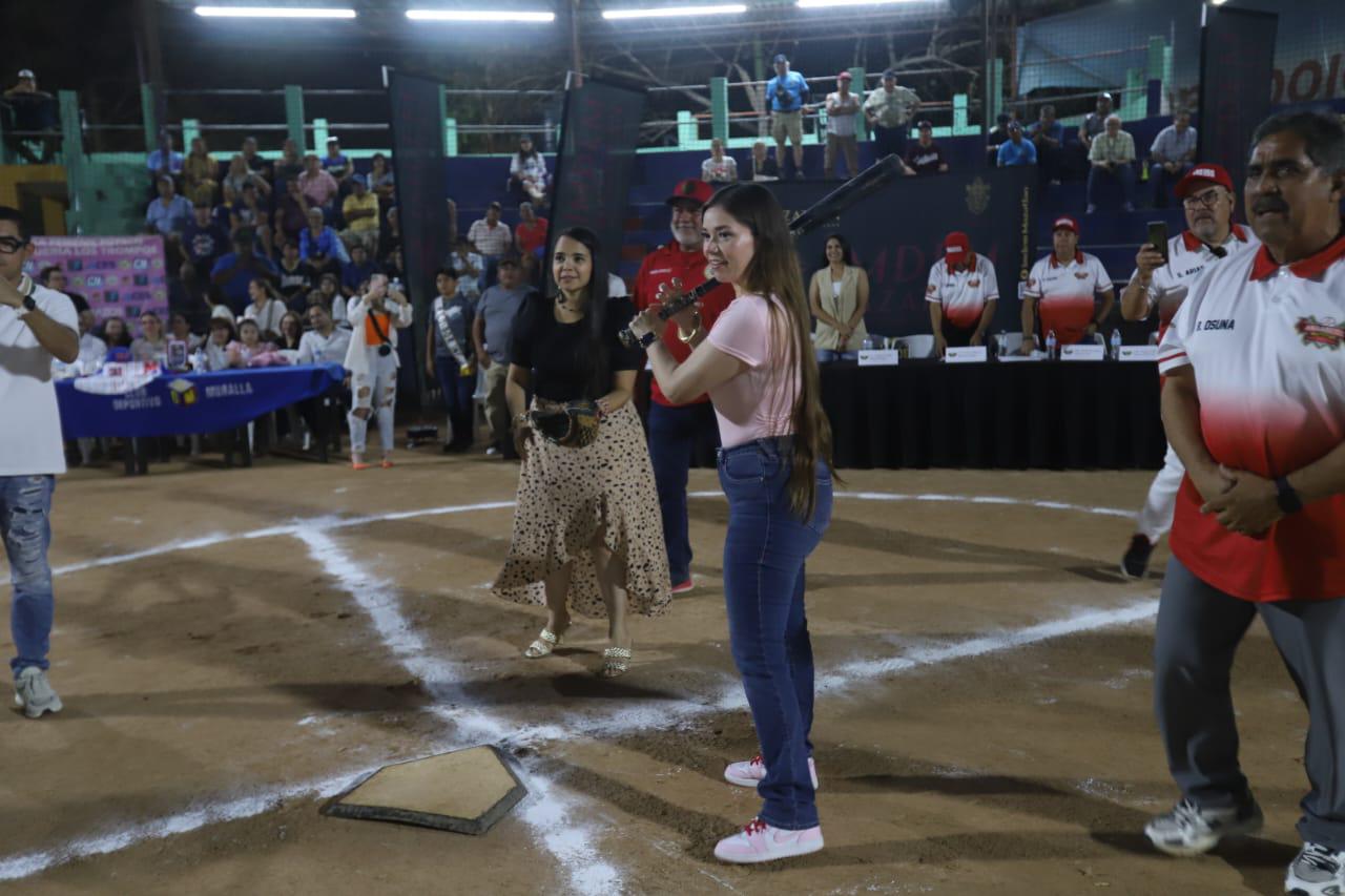$!Recuerdan a Miguel Loaiza en inauguración de Nacional Veteranos de Beisbol, en Club Muralla