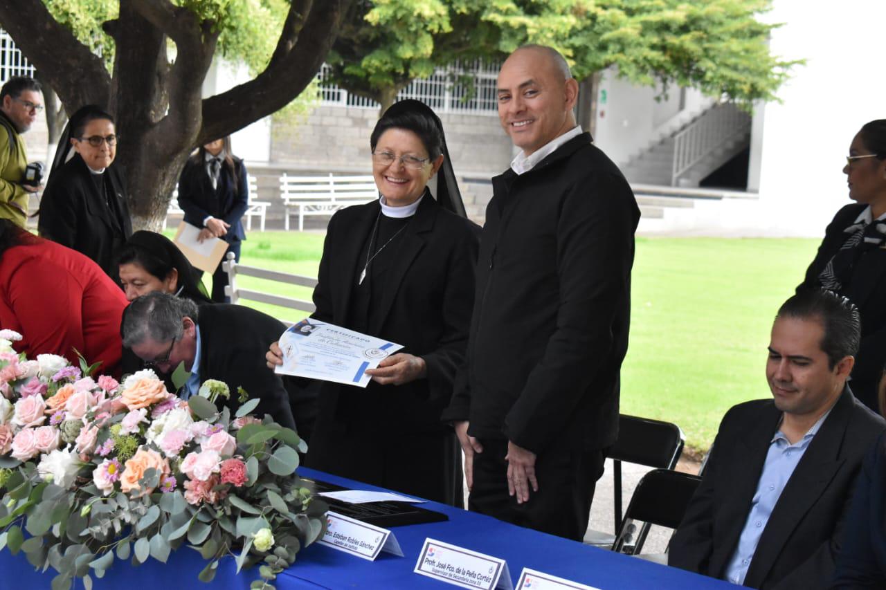 $!Recibe Instituto América placa de la CNEP como colegio de calidad