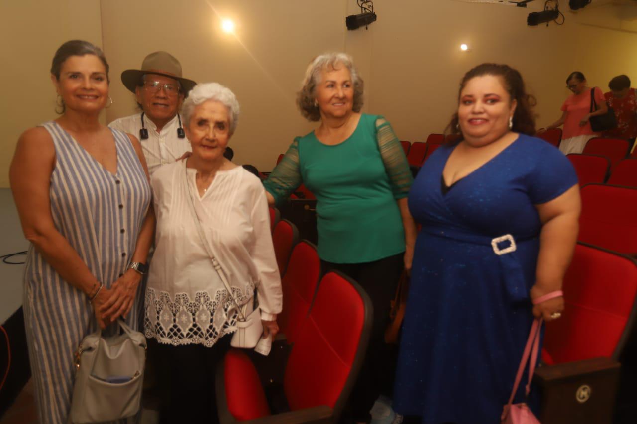 $!Ana Belén López, Joaquín López Hernández, Toy Pruneda, Melly Peraza y Marisa Olivera.