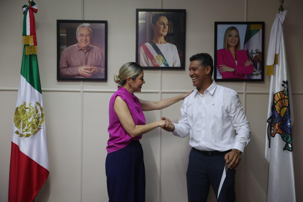 $!Estrella Palacios toma protesta a Ezequiel Mora, nuevo director del Imdem