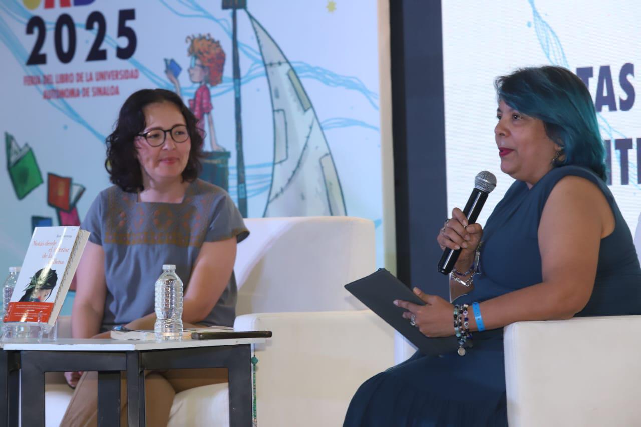 $!Adriana Velderrain dijo que la obra se puede leer como una novela de la relación madre e hija, ya que es una despedida de una mujer a su madre.