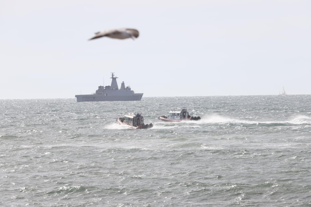 $!Realiza la Semar simulacro de rescate frente al Monumento al Pescador