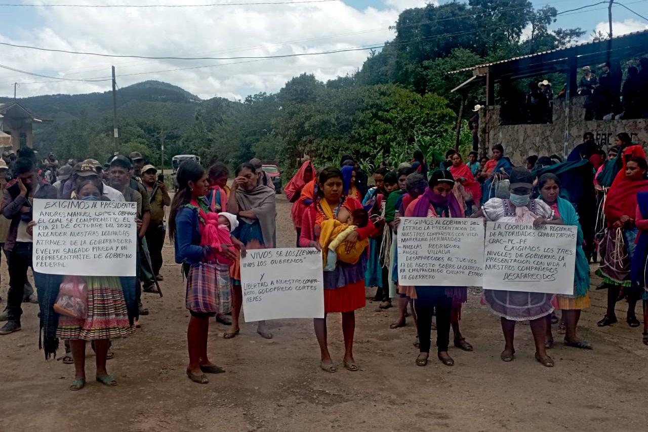 $!Habitantes de la comunidad de Alcozacán, en el municipio de Chilapa de Álvarez, Guerrero, exigen que se detengan las desapariciones y los asesinatos.