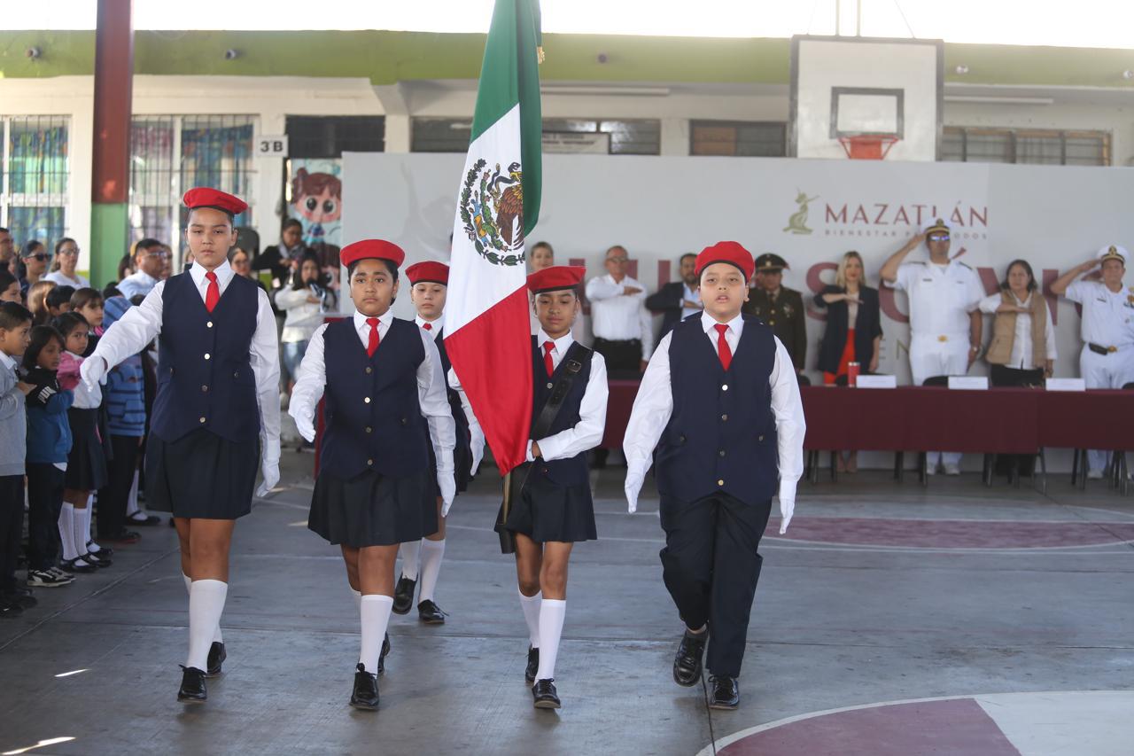 $!Recibe primaria Independencia el Lunes Cívico con solicitud para ser una institución más inclusiva, en Mazatlán