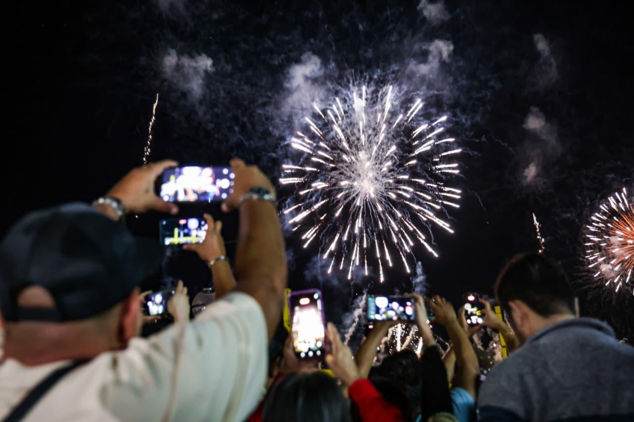 $!Disfrutan miles del Combate Naval del Carnaval a ritmo de música de banda
