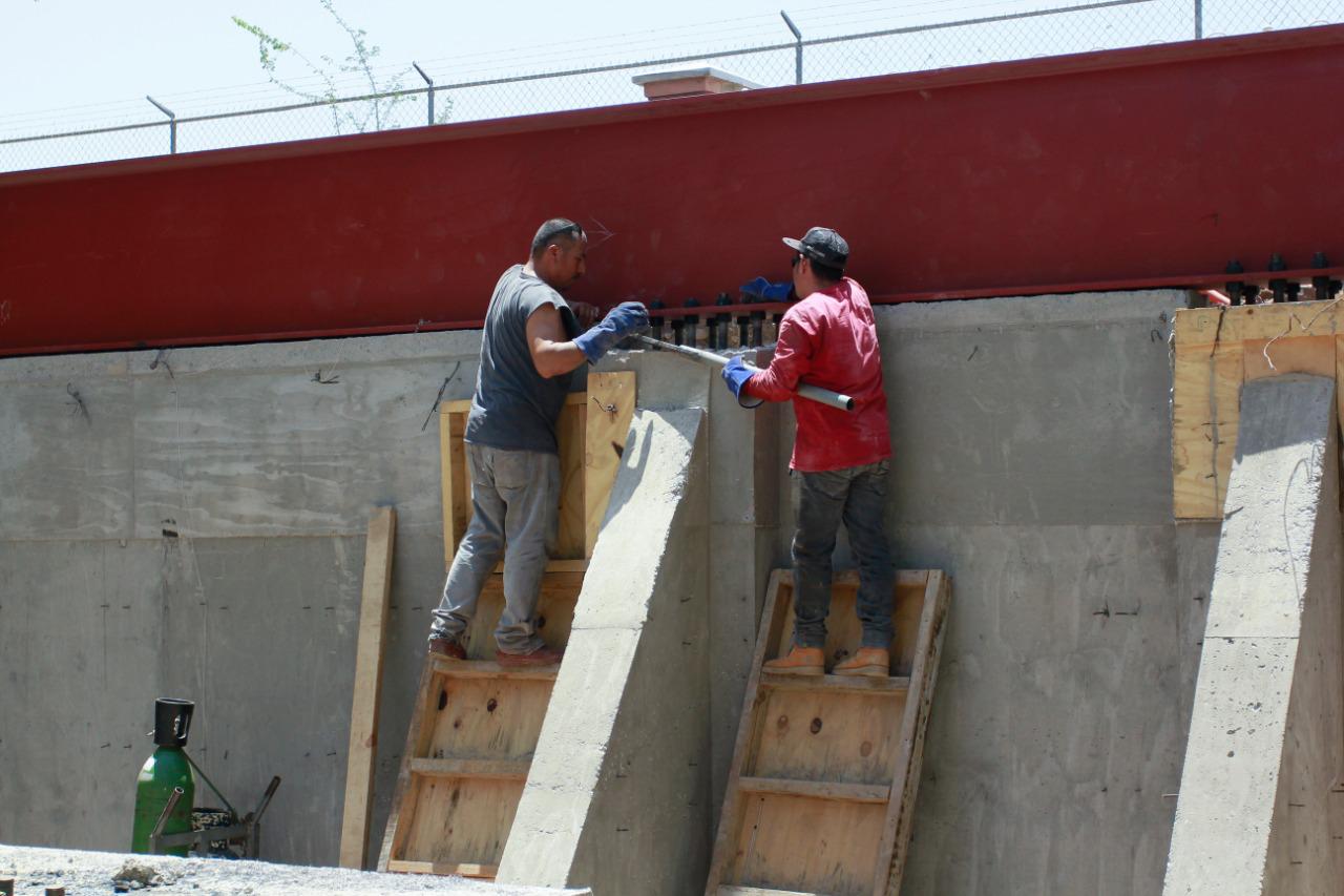 $!Instalan bases en construcción del tercer puente bimodal de Culiacán