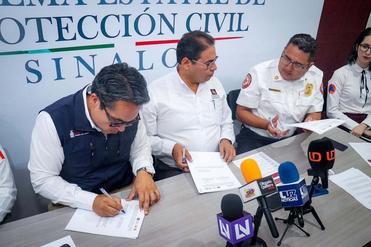 $!Firman convenio para fortalecer la gestión de riesgos y la protección civil en Sinaloa