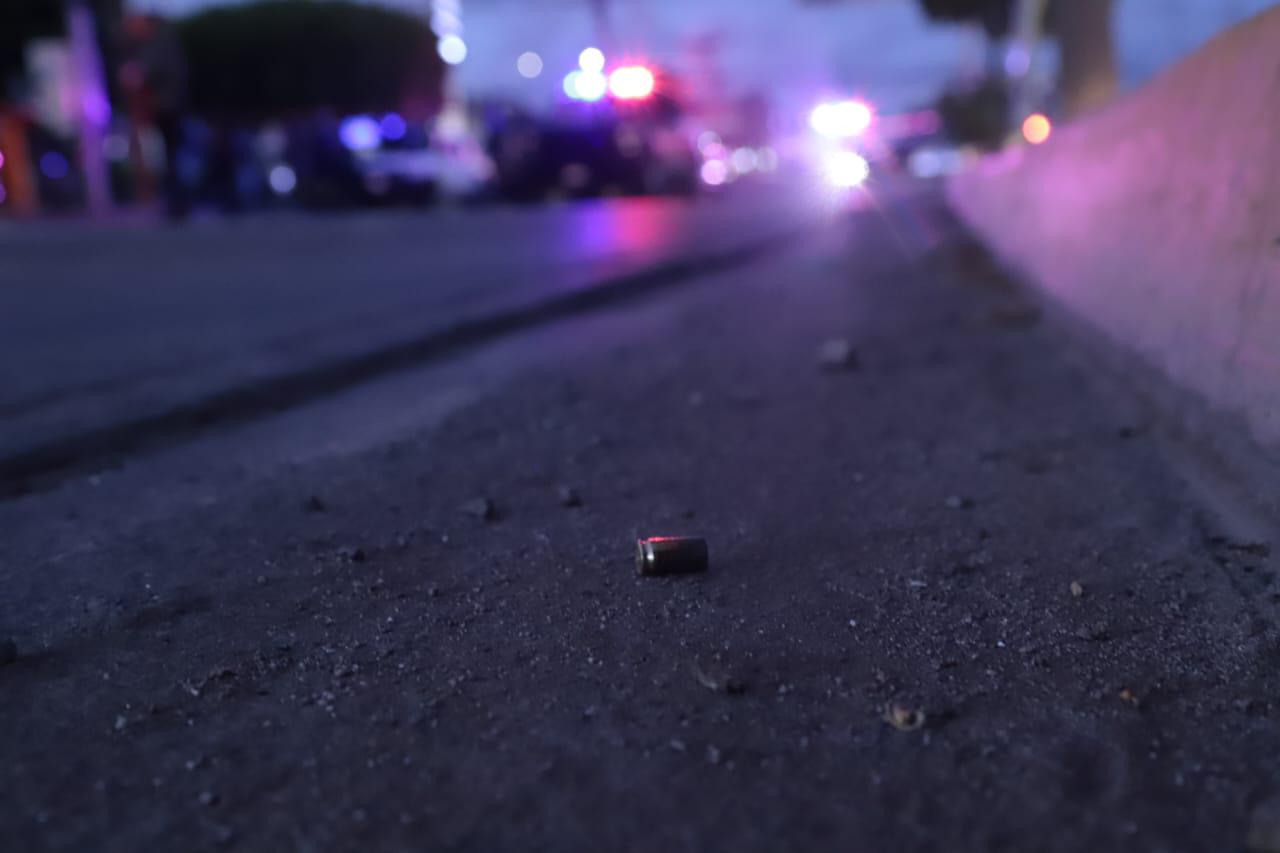 $!Atacan a balazos a repartidores en la avenida Santa Rosa, en Mazatlán; hay un herido