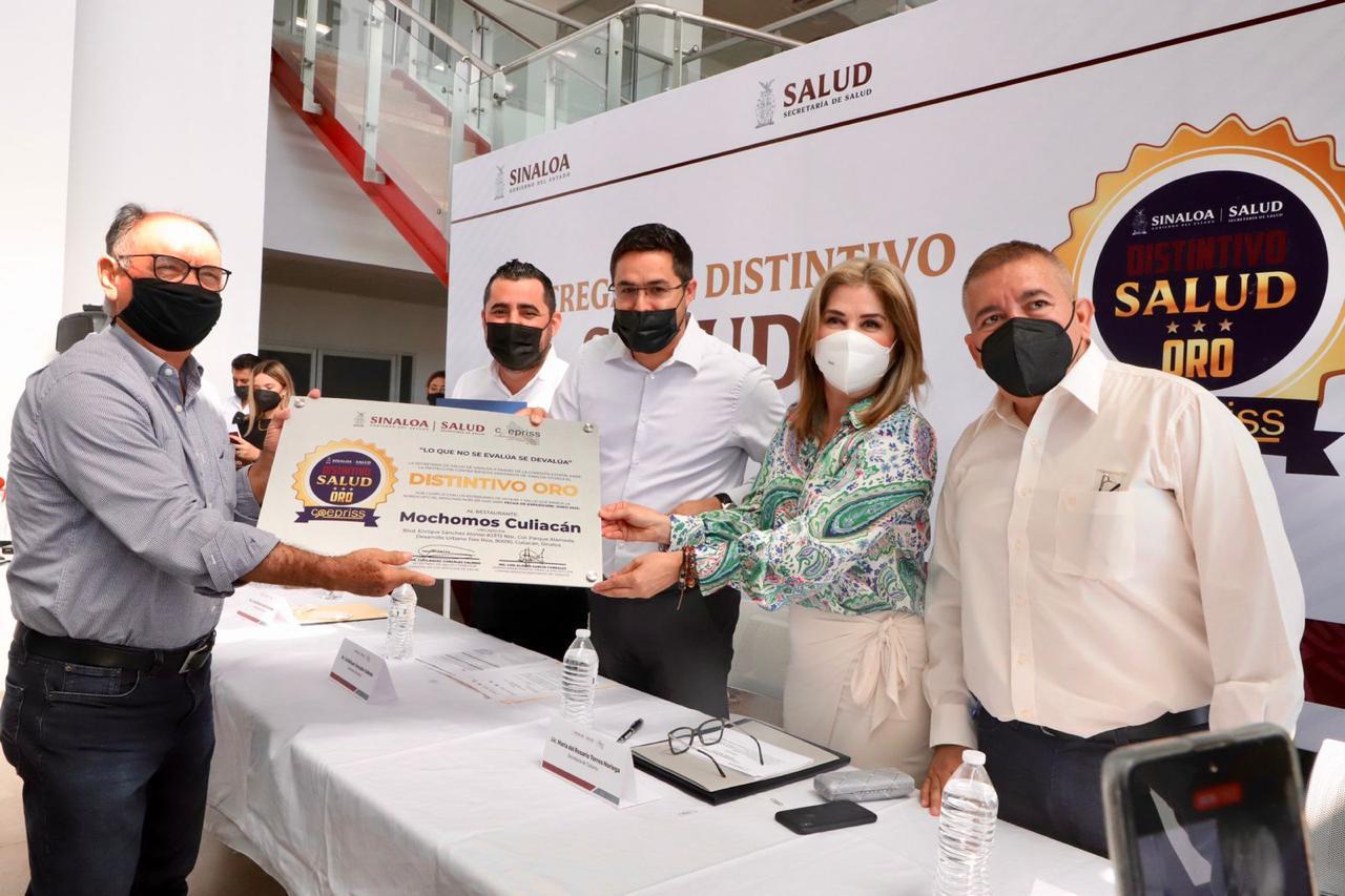 $!Secretaría de Salud entrega Distintivo Salud Oro a 10 restaurantes de Culiacán