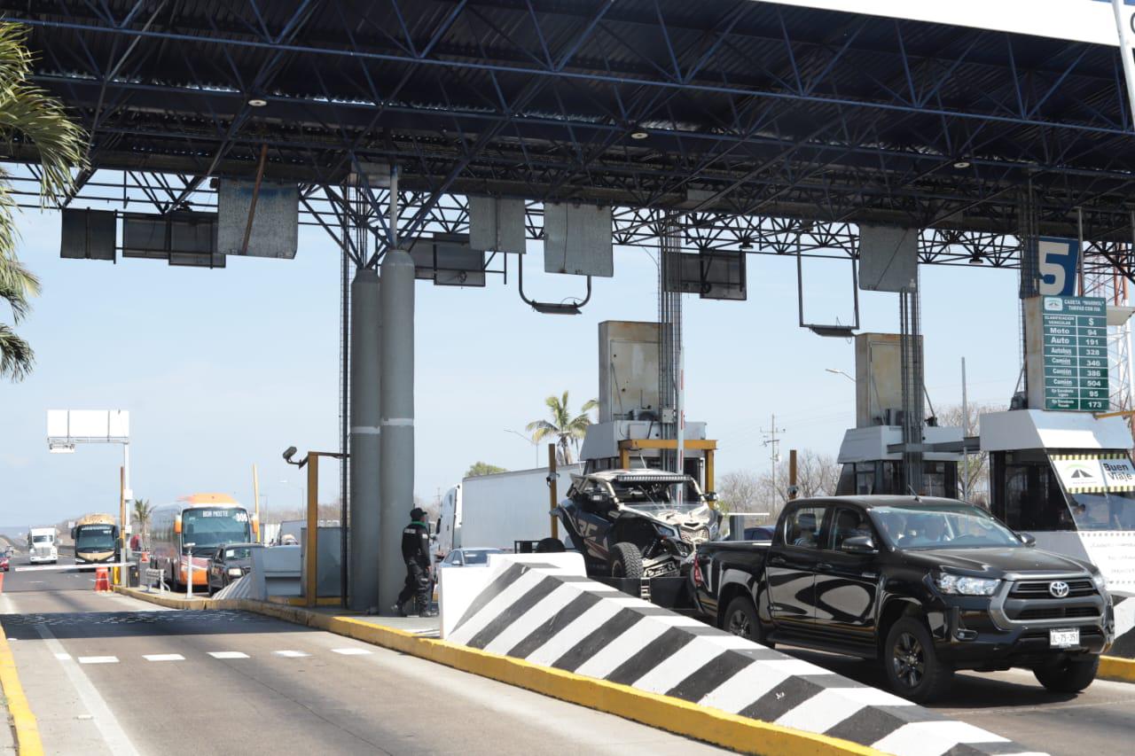 $!Cae el flujo vehicular hacia Mazatlán un 40% por mal estado de carreteras e inseguridad en Semana Santa