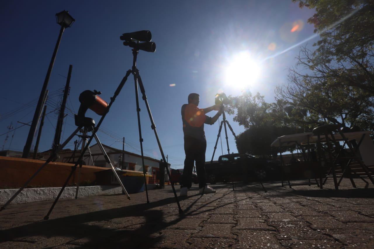 $!Niños, los que más disfrutan del eclipse solar anular en Concordia