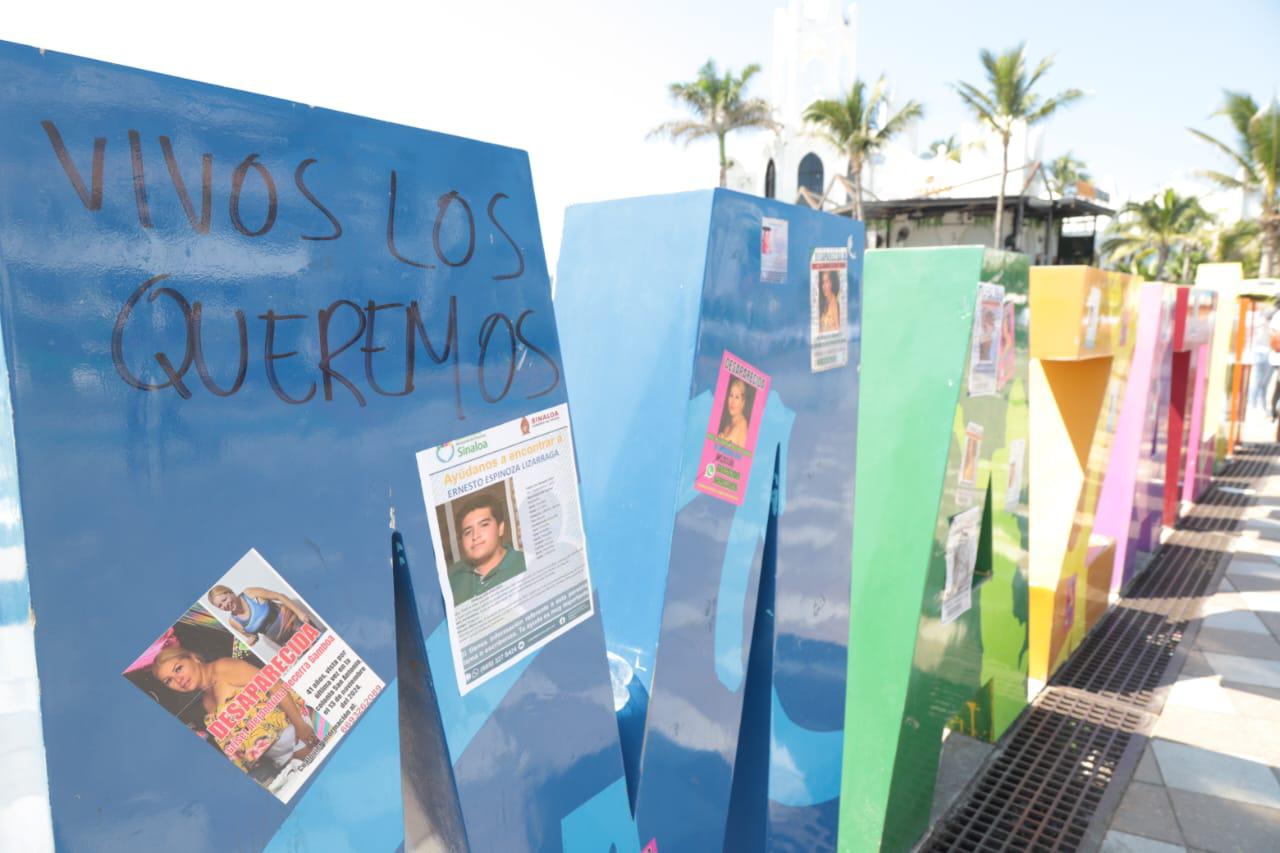 $!Marchan en Mazatlán para exigir la aparición de Carlos Emilio y más desaparecidos
