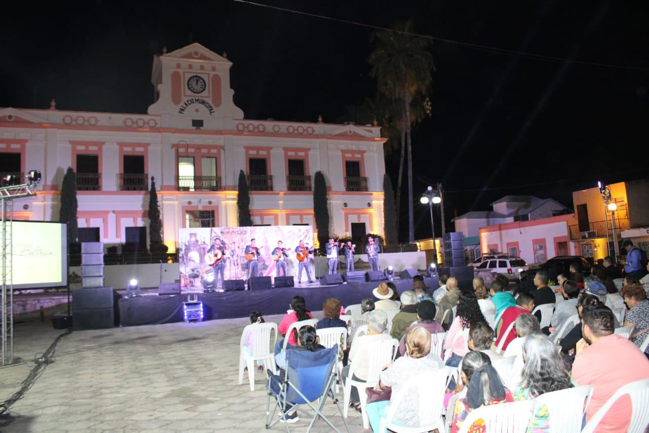 $!Con mariachi recuerdan a Lola Beltrán en su 28 aniversario luctuoso en Rosario