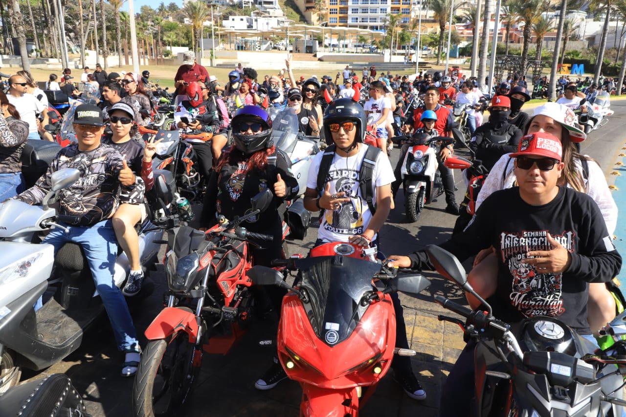 $!Cientos de motociclistas recorren el paseo costero de Mazatlán dentro de la Semana de la Moto