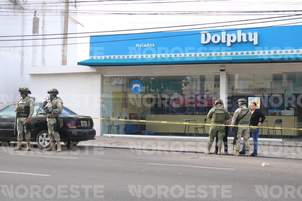 $!Asesinan a balazos a una mujer dentro de heladería sobre el bulevar Emiliano Zapata, en Culiacán