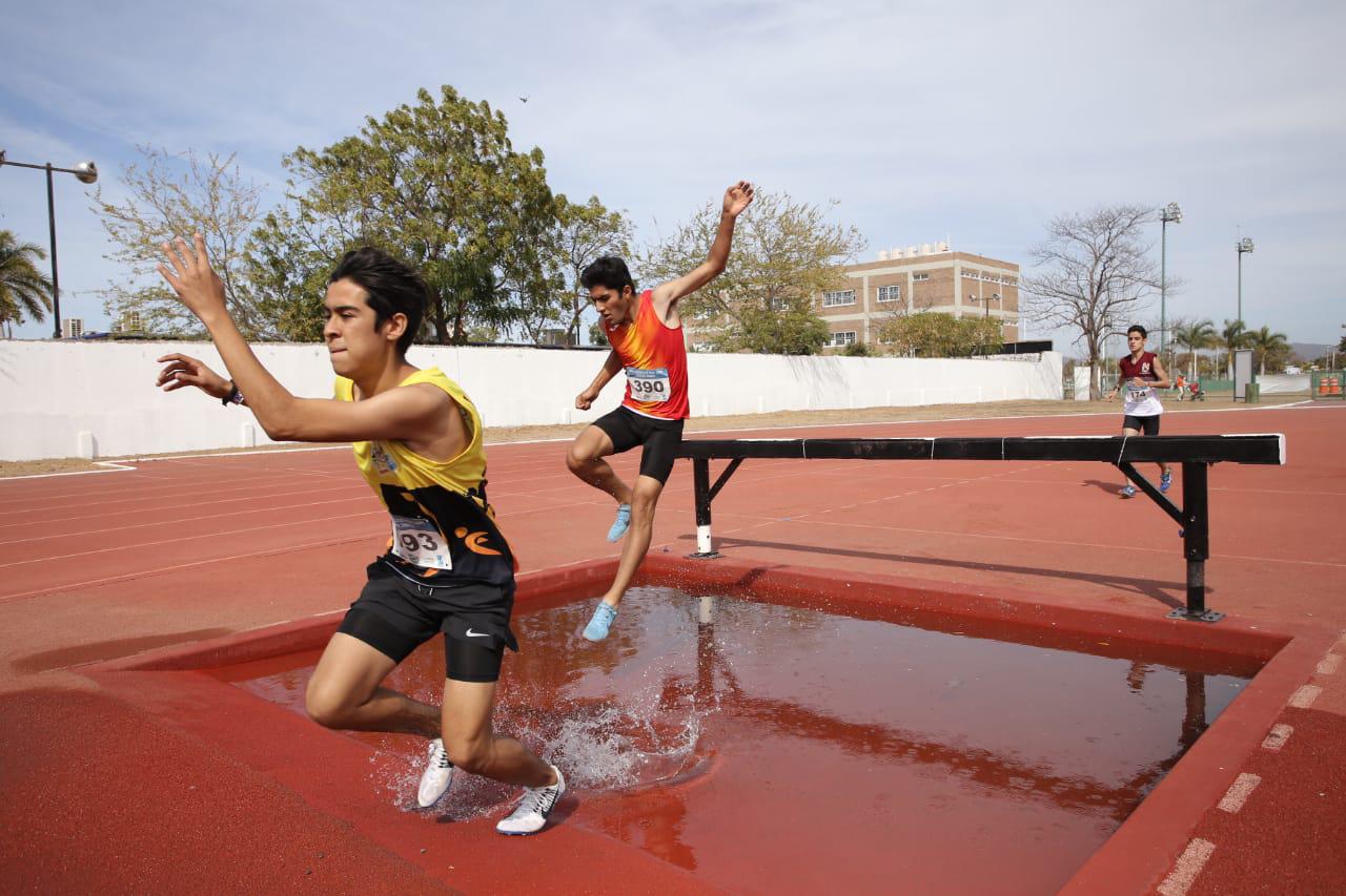 $!Navolato conquista los relevos 4x400 en Festival de Medio y Fondo Mazatlán 2021