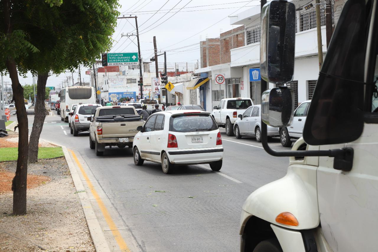 $!Reencarpetan el puente Juárez y se desata el tráfico en la Gabriel Leyva, en Mazatlán