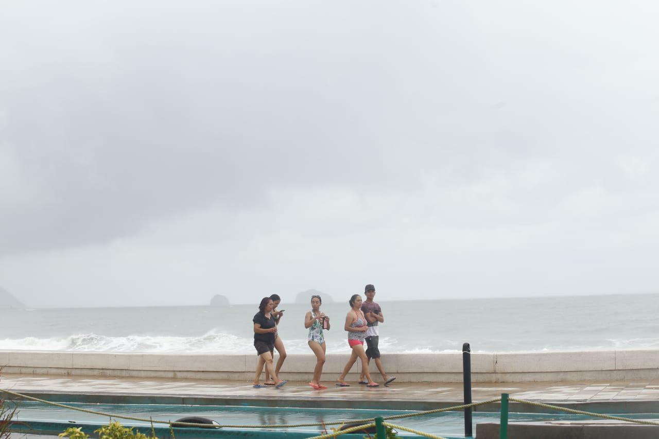 $!Las lluvias provocadas por la tormenta Enrique paralizan a Mazatlán