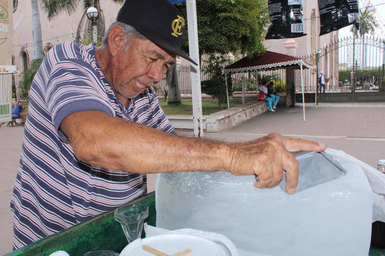 $!Don Roberto, un ícono del ‘pirulí’ en Escuinapa