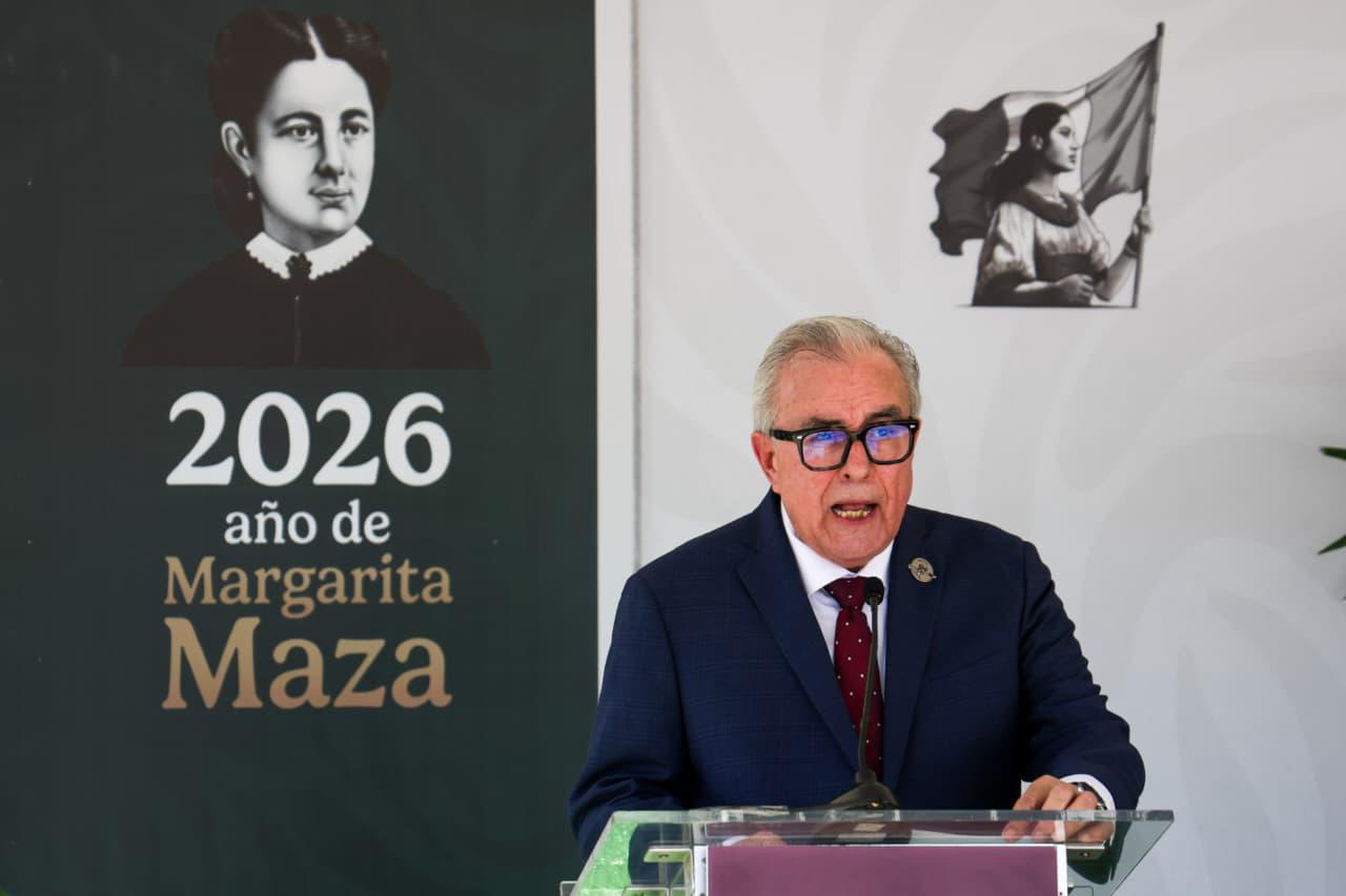 $!Sinaloa conmemora el Día de la Bandera; Rocha toma protesta a escoltas estudiantiles