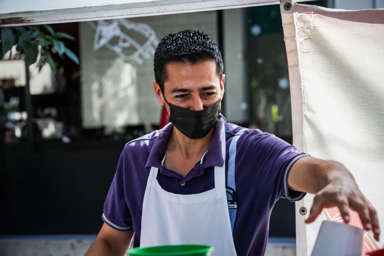 $!Entre vender tras su carreta y el deporte: Ricardo corre por un reto propio