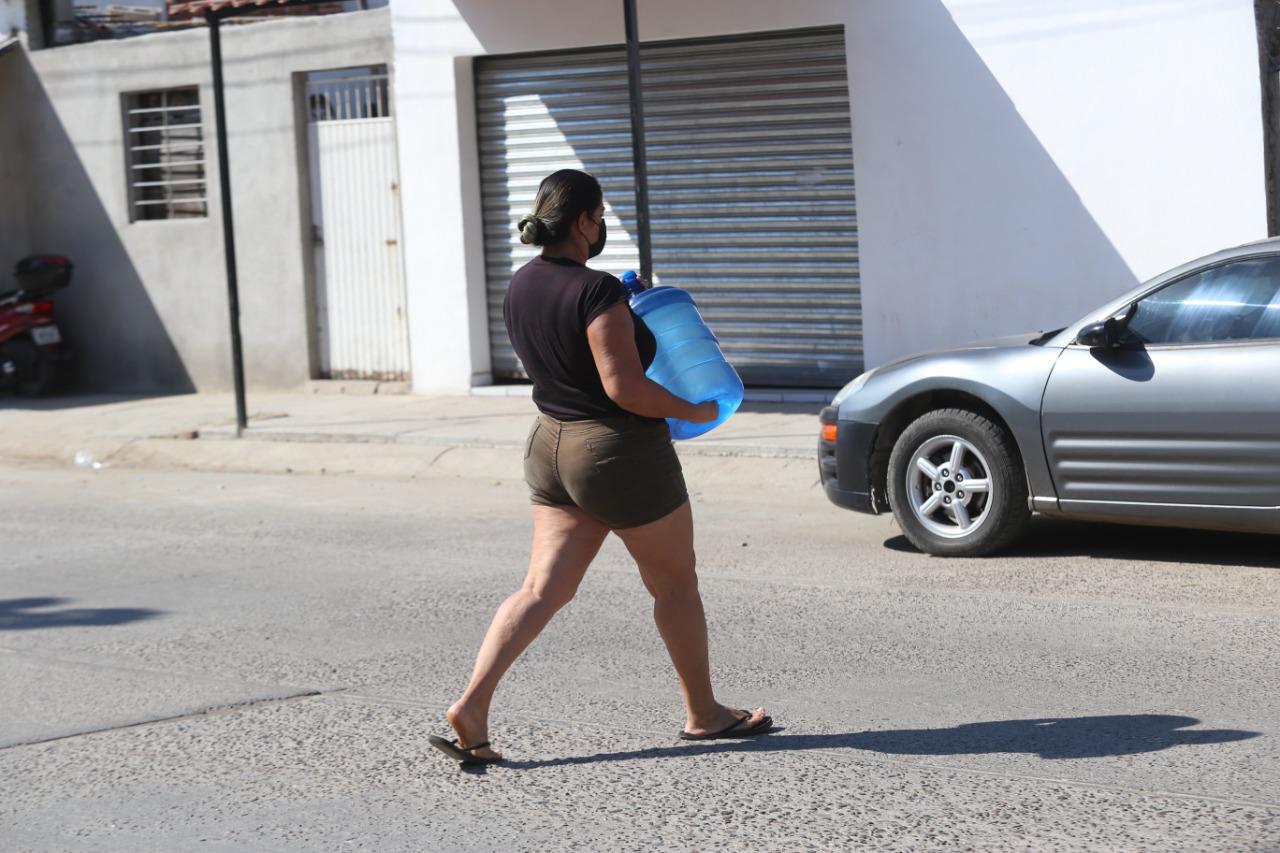 $!Comercios de Mazatlán temen se extienda el desabasto de agua, porque tendrán pérdidas