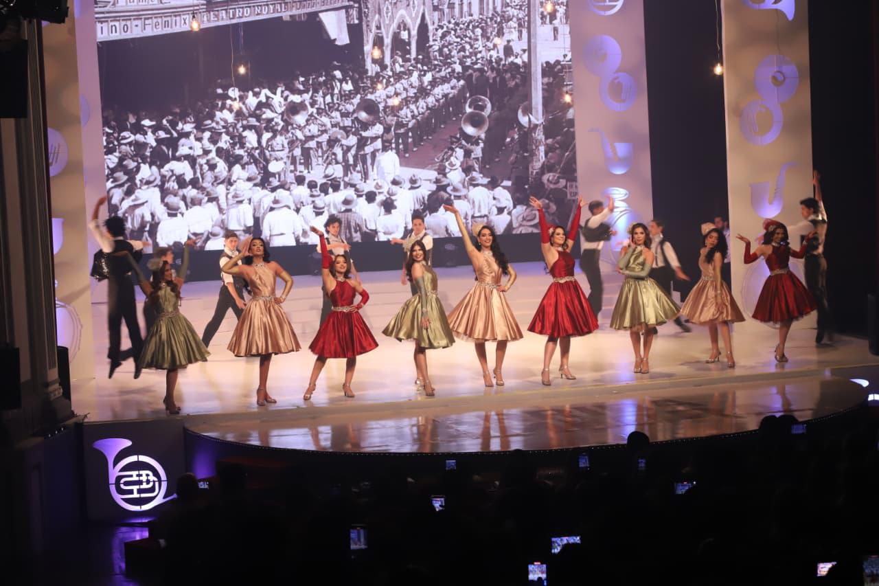 $!Las chicas en su presentación ante el público.