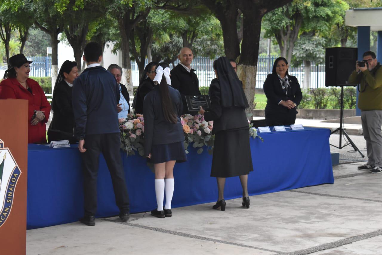 $!Recibe Instituto América placa de la CNEP como colegio de calidad