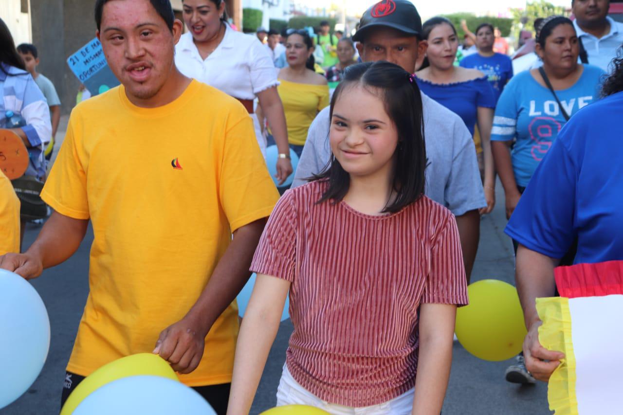$!Marchan en Escuinapa en conmemoración del Día Mundial del Síndrome de Down