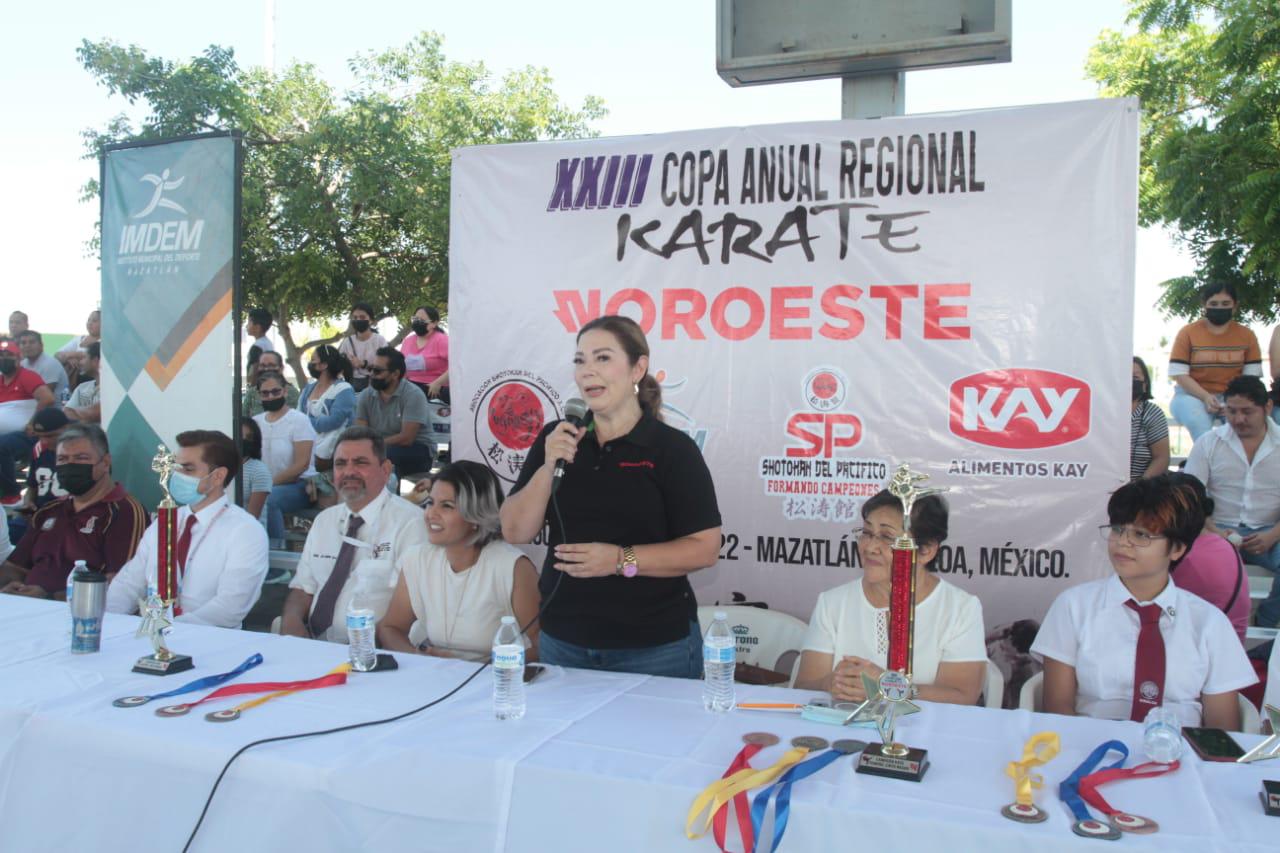 $!Elizabeth Peraza Mendoza, directora ejecutiva de Editorial Noroeste, expresó un mensaje de bienvenida a los asistentes.