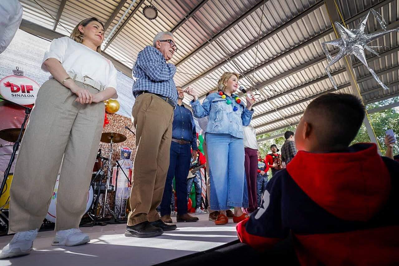 $!Celebran la Gran Posada 2025 en Ahome y regalan 3 mil bicicletas, comida, dulces y juguetes