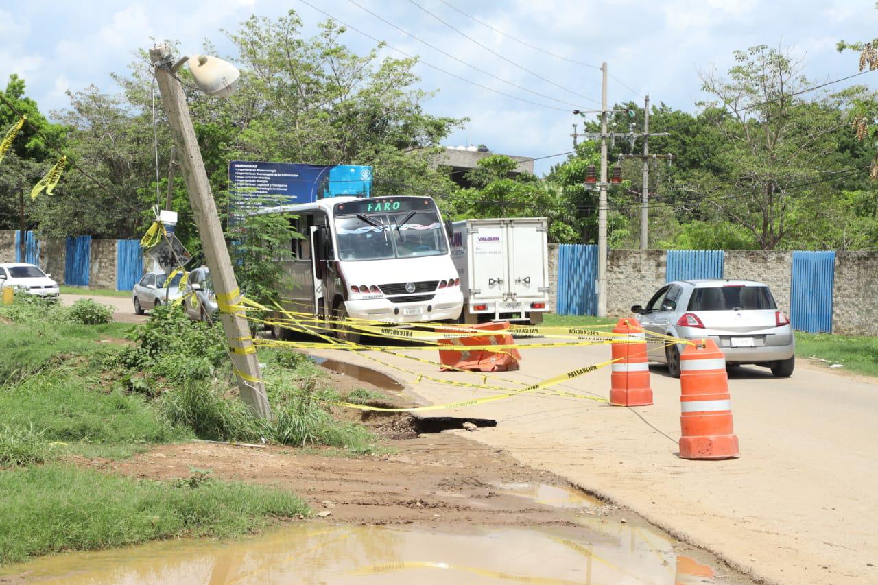 $!Una parte del puente de la Avenida Clouthier, en Mazatlán, colapsa por las lluvias