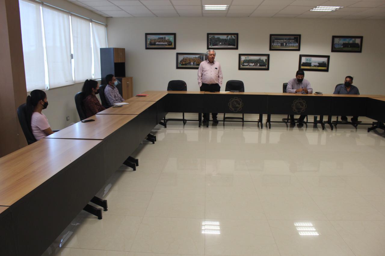 $!Docentes de UTESc en Escuinapa reciben distinción como investigadoras e investigadores