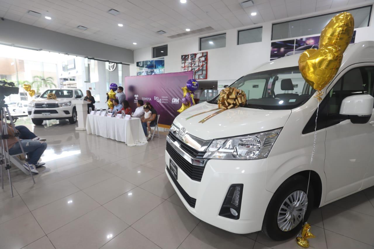 $!Dona Toyota dos vehículos al CRIT Teletón Sinaloa, que se construye en Mazatlán