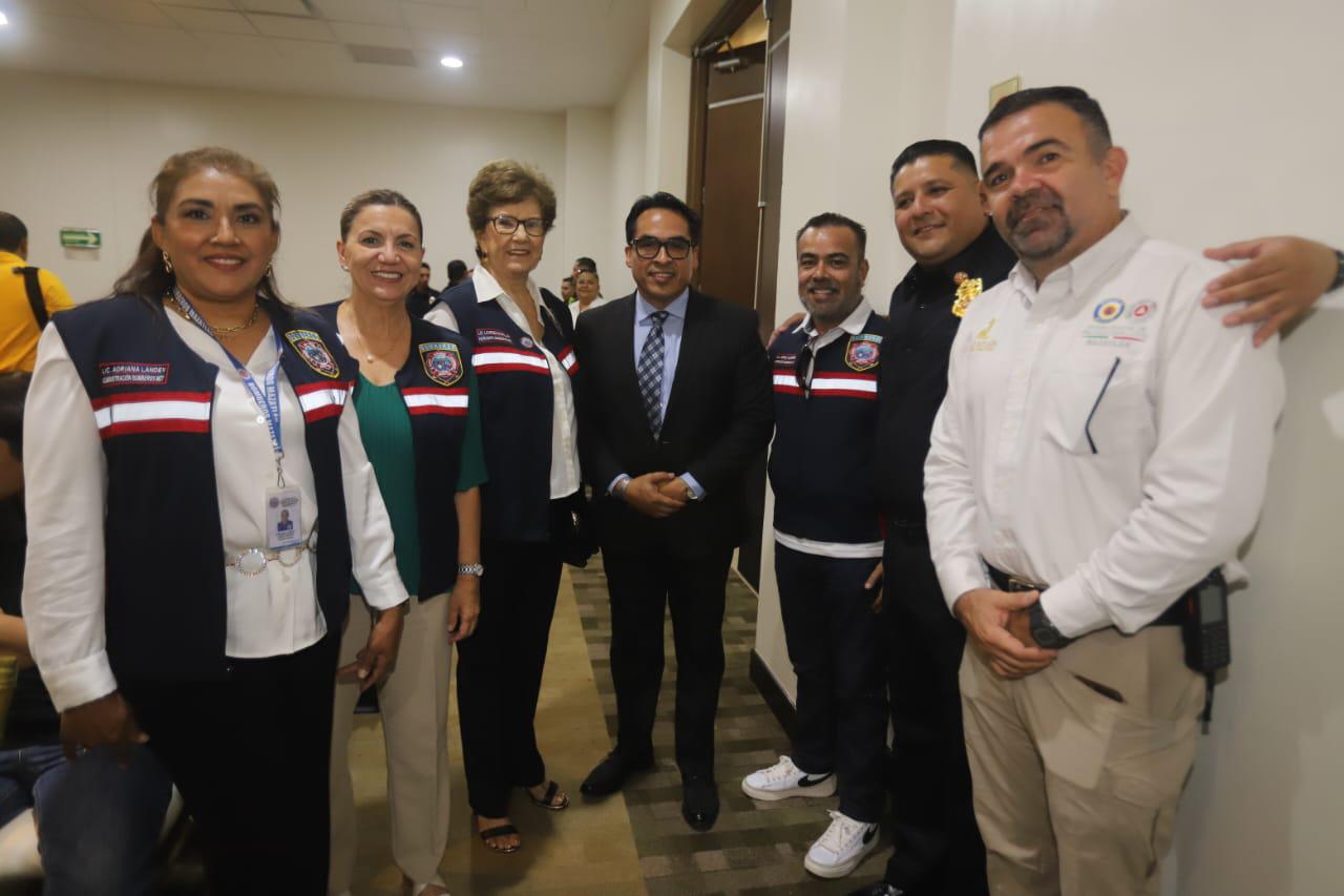 $!Adriana Landey, Lida Zúñiga, Lourdes Magallón, Roy Navarrete, Jorge Guerrero, Saúl Robles y Óscar Osuna Tirado.