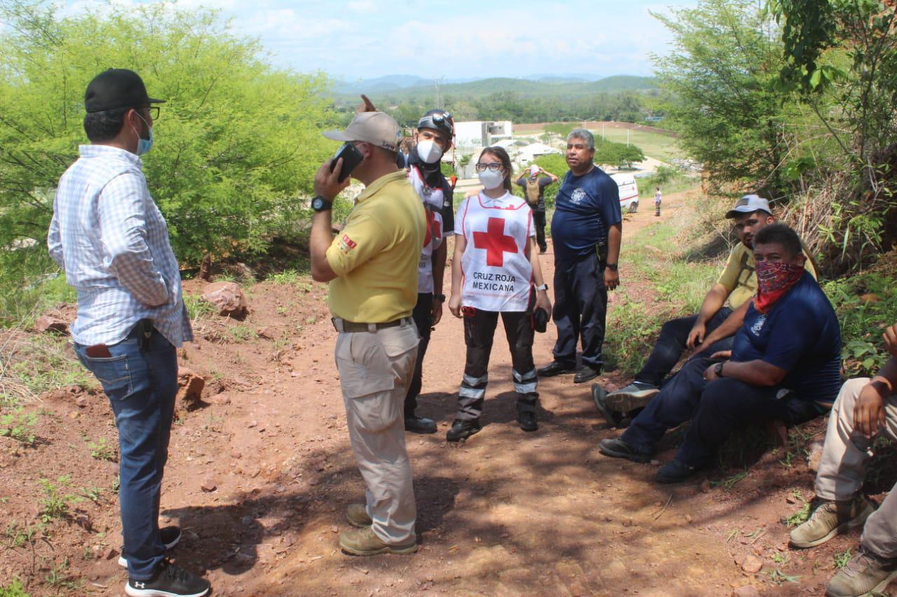 $!Rescatan a una menor y dos jóvenes perdidos en cerro de Culiacán