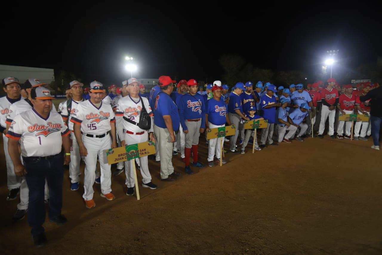 $!Recuerdan a Miguel Loaiza en inauguración de Nacional Veteranos de Beisbol, en Club Muralla