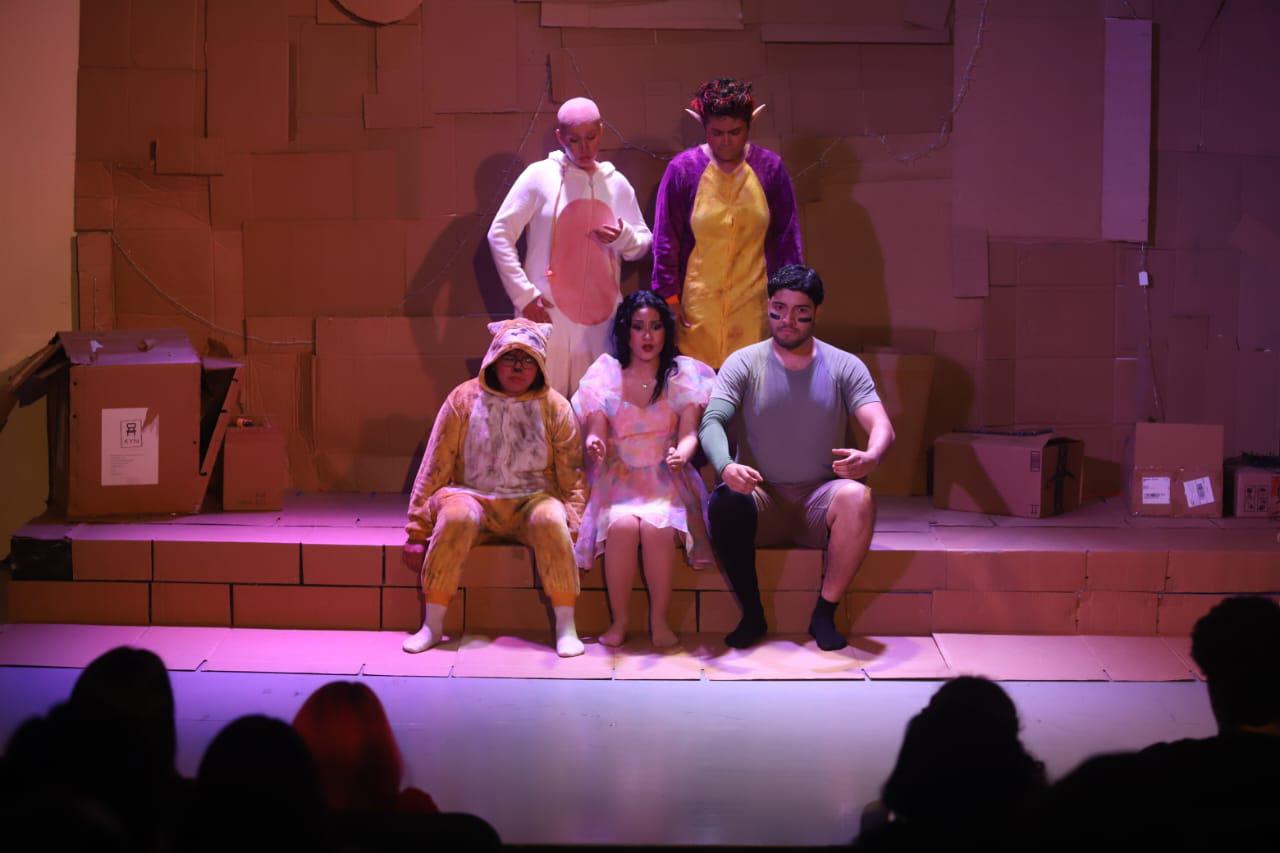 $!‘Muñecos de Aparador” desata risas en Casa Haas