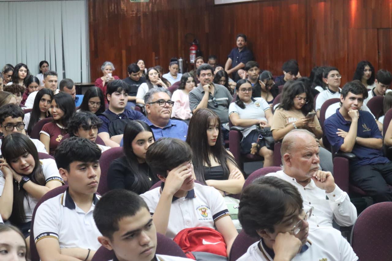 $!La conferencia se realizó 39 aniversario del actual edificio de la Biblioteca Central.