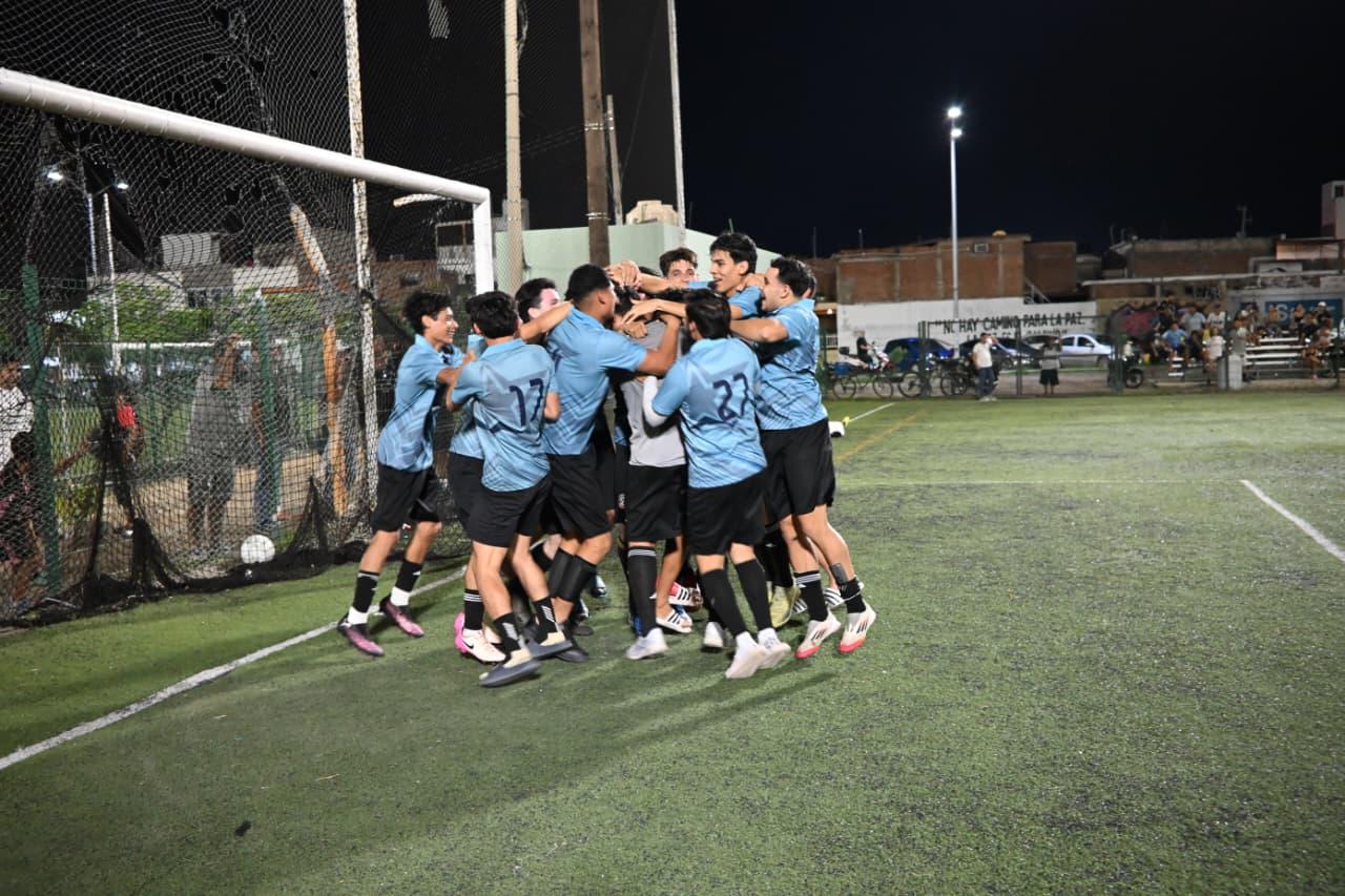 $!Aluminios El Pollo se corona campeón en penales y asciende a Primera Fuerza